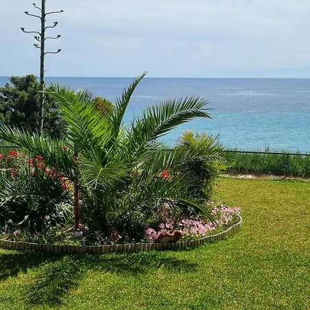 Seaview Pinnacle Retreat Apartment